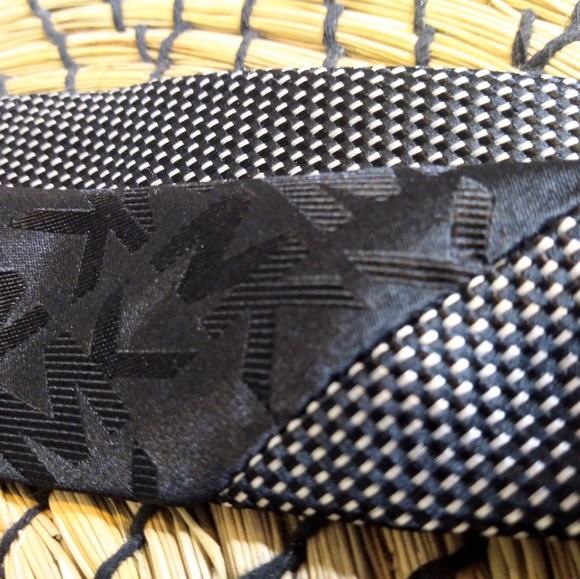 Michael Kors 100% silk tie - Picture 5 of 8